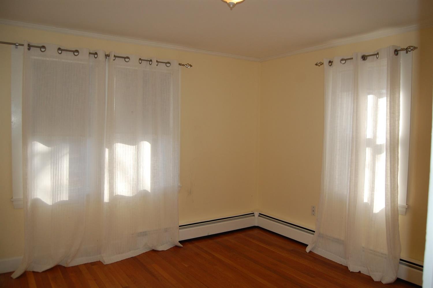 37 Walton Ave, Hyannis, MA 02601