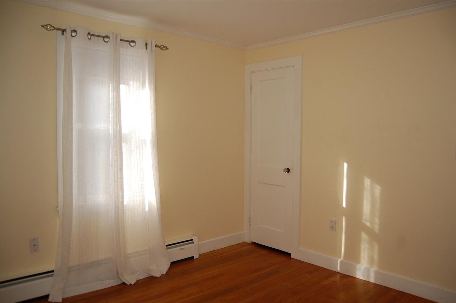 37 Walton Ave, Hyannis, MA 02601