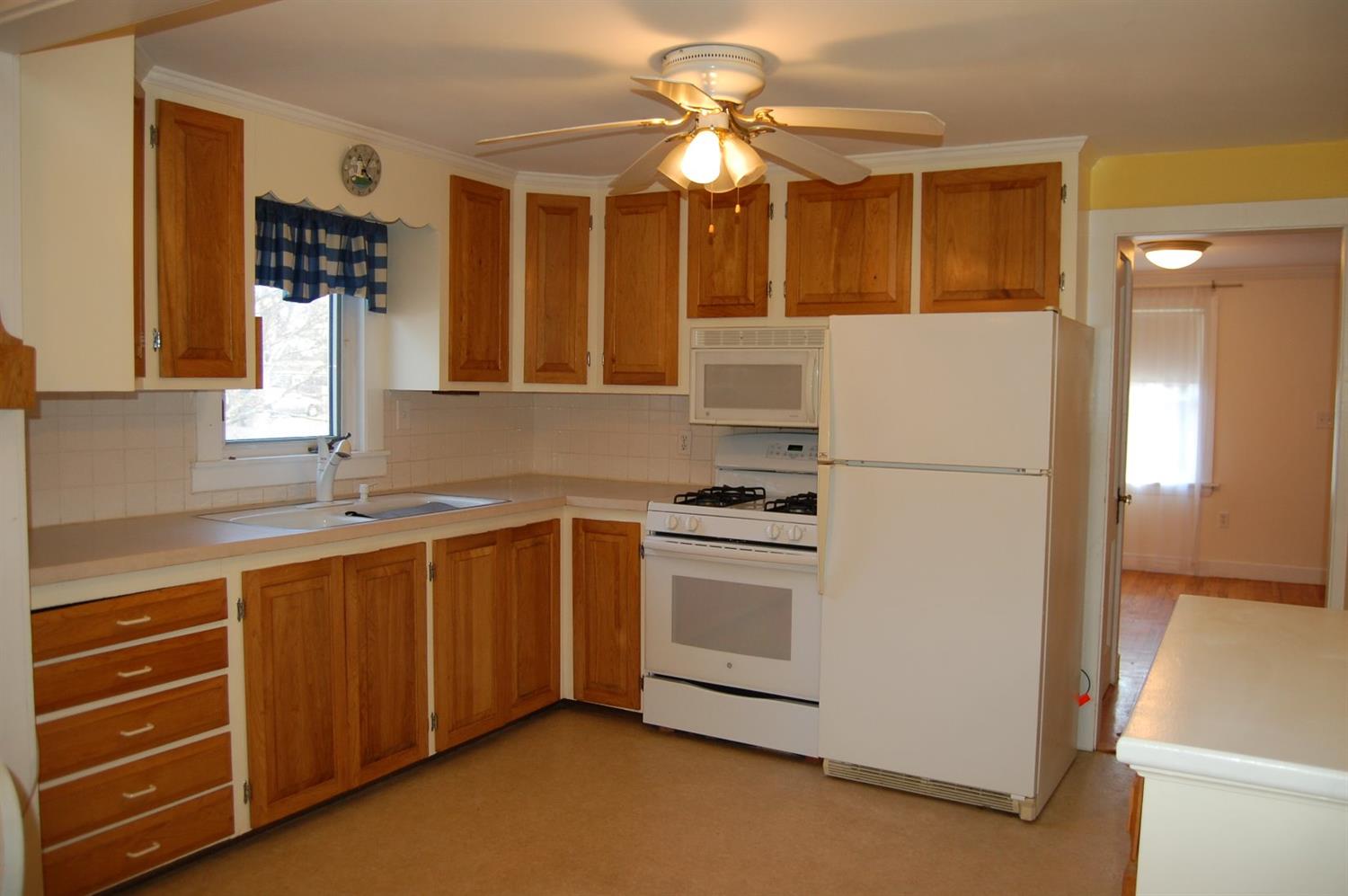 37 Walton Ave, Hyannis, MA 02601