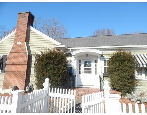 1786 Robeson St, Fall River, MA 02720