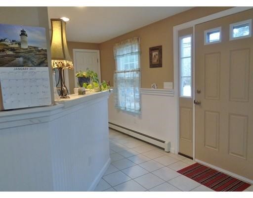 176 Wareham Rd, Marion, MA 02738