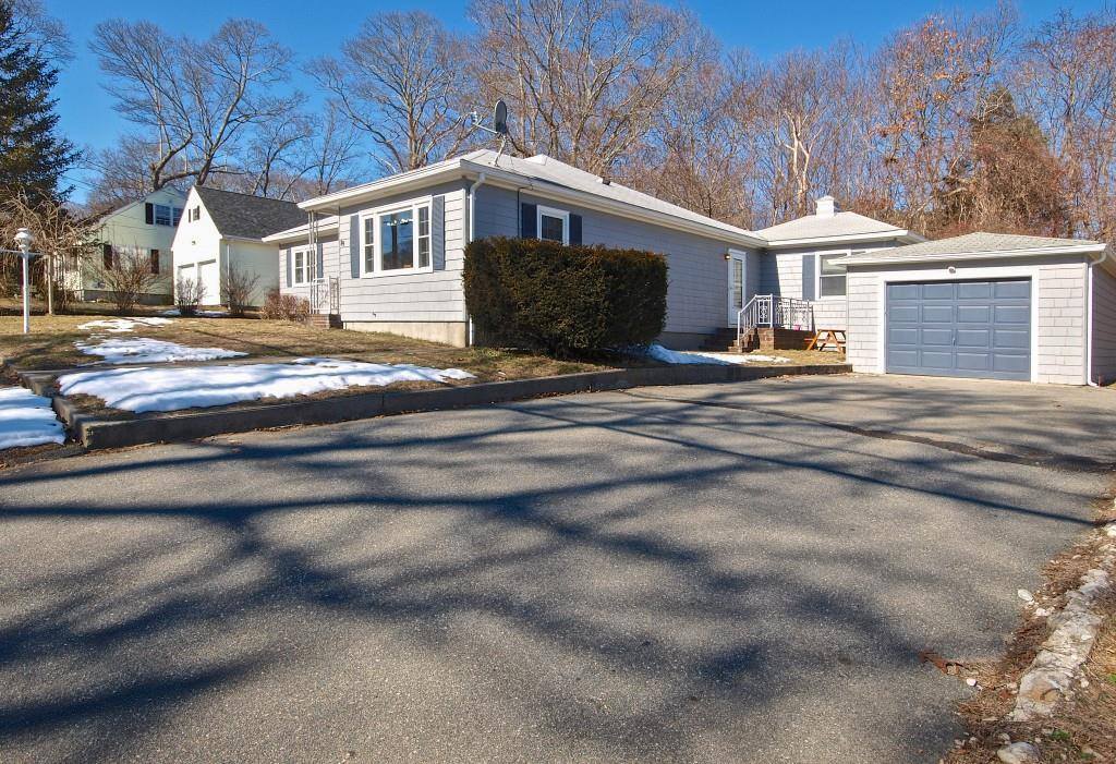 89 Lexington Ave, Dartmouth, MA 02747