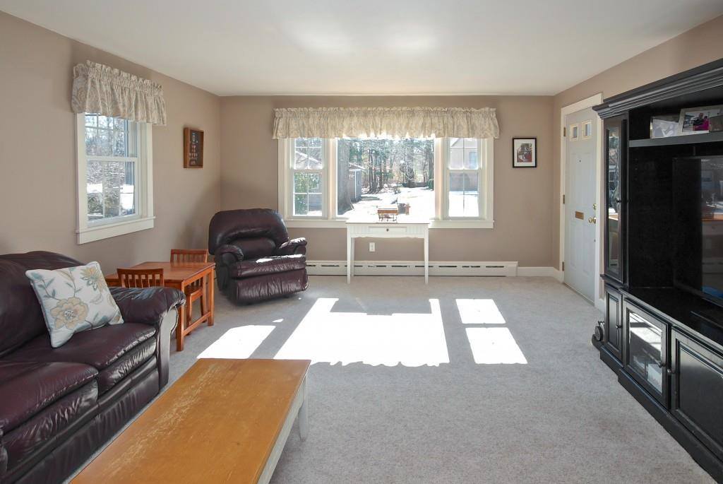 89 Lexington Ave, Dartmouth, MA 02747