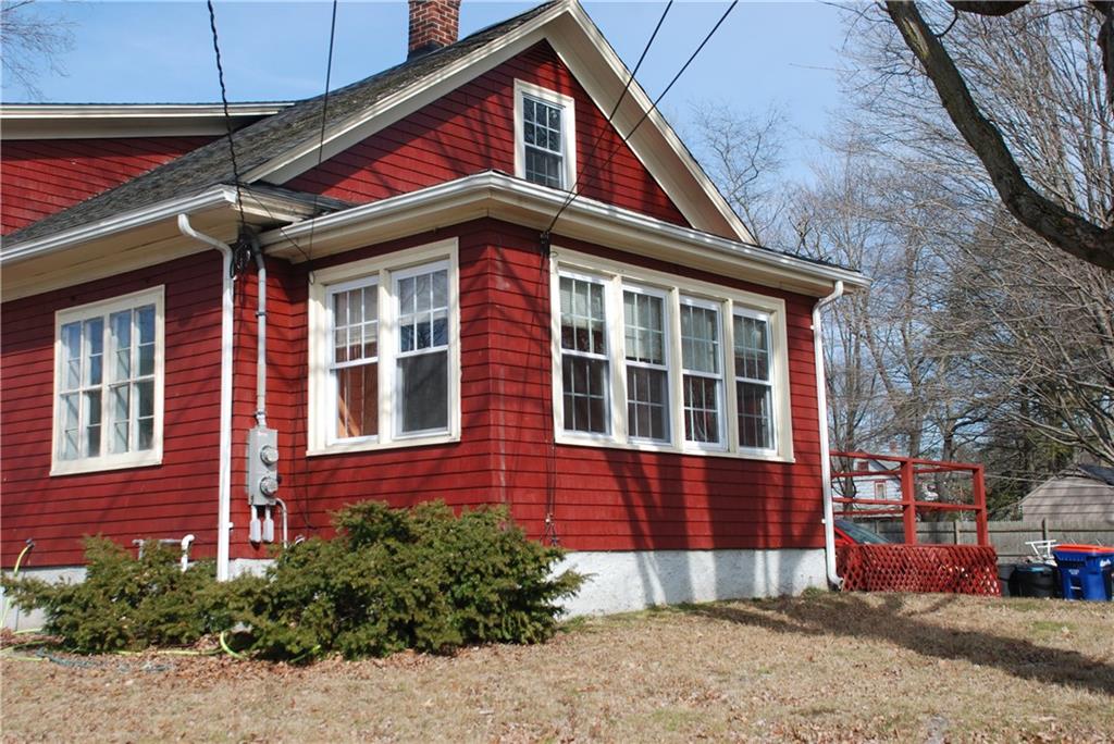 2 Bishop Avenue, Seekonk, MA 02771