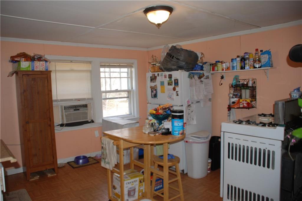 2 Bishop Avenue, Seekonk, MA 02771