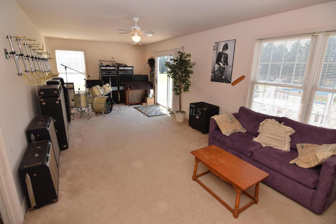 10910 Adkins Rd, Berlin, MD 21811