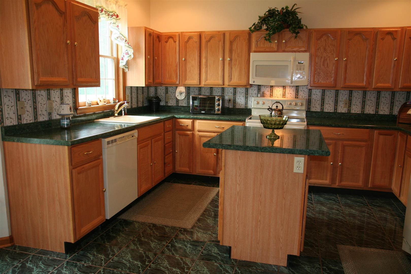 7691 Placid Pond Dr, Hebron, MD 21830