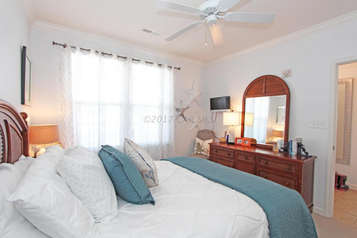 39 W Fountain Dr, Ocean City, MD 21842