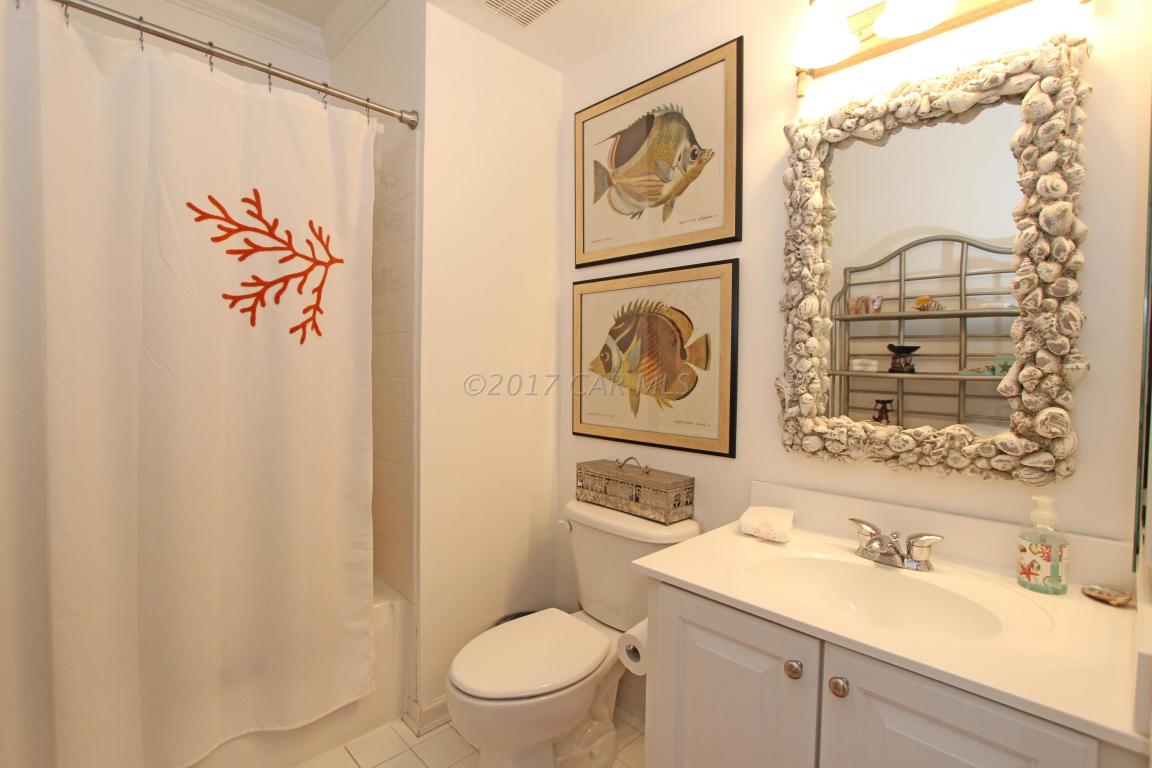 39 W Fountain Dr, Ocean City, MD 21842