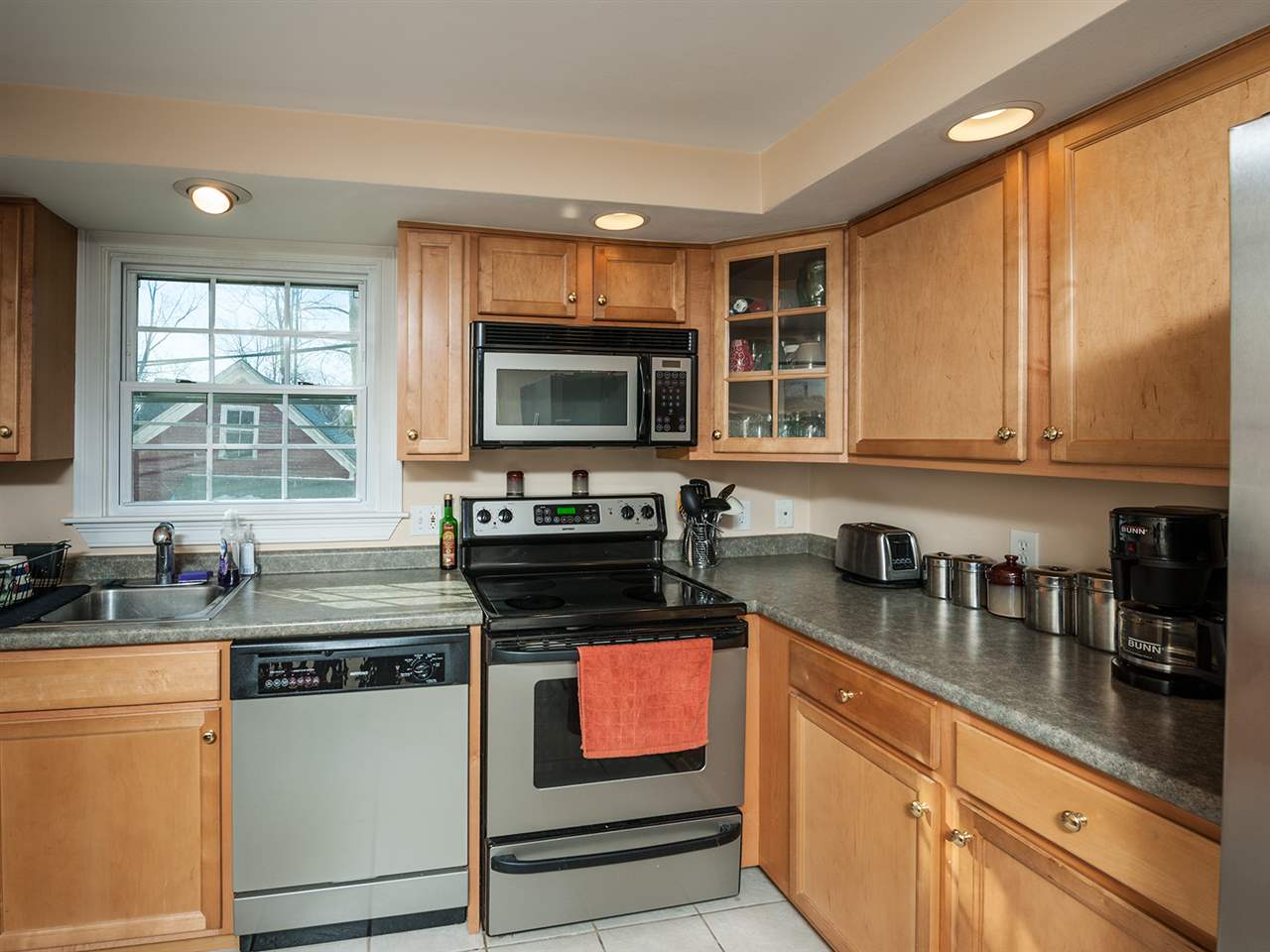 5 Carriage Hill Road, Eliot, ME 03903