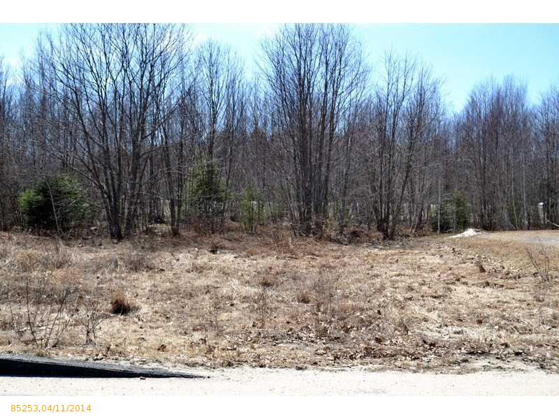 26 Crabtree DR, Topsham, ME 04086