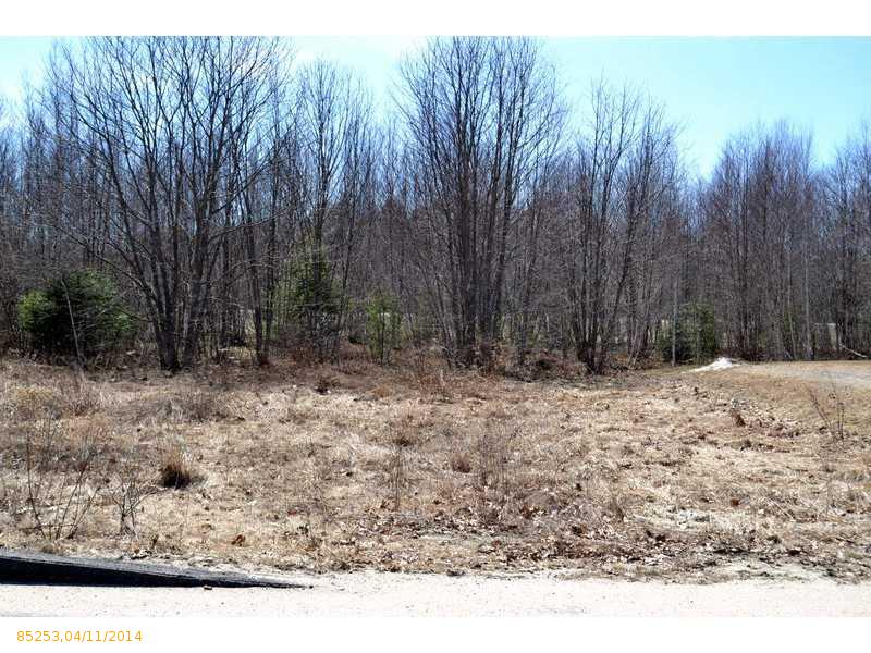 32 Crabtree DR, Topsham, ME 04086