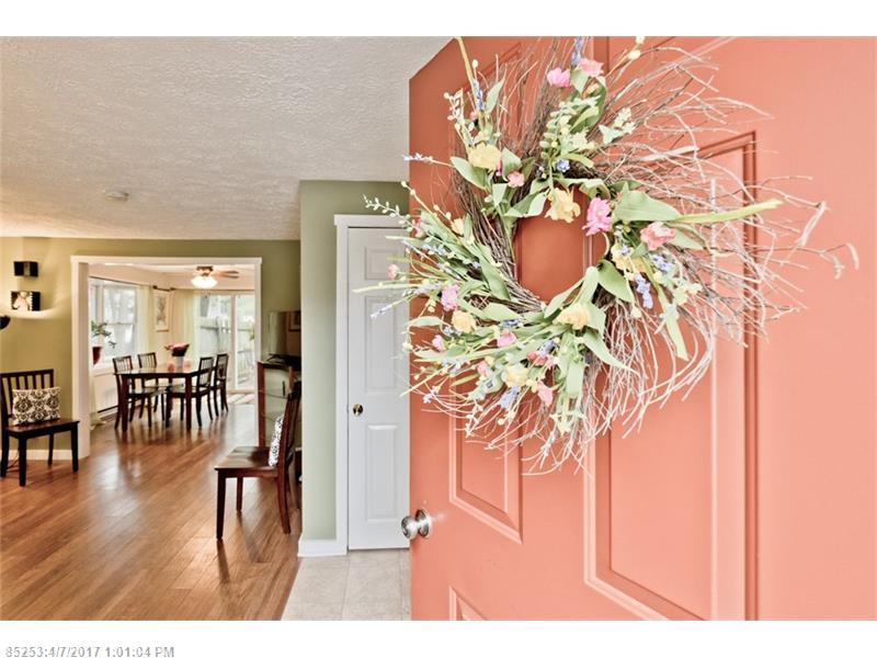 64 Munroe LN 64, Topsham, ME 04086