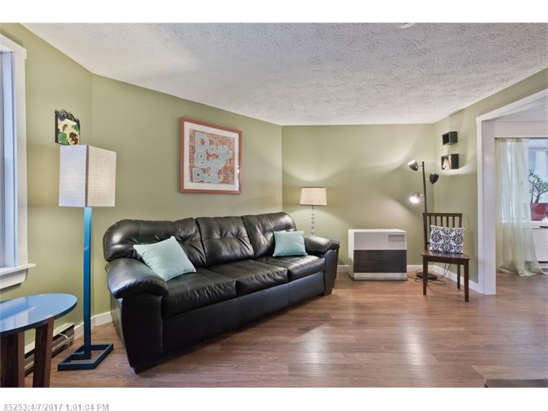 64 Munroe LN 64, Topsham, ME 04086