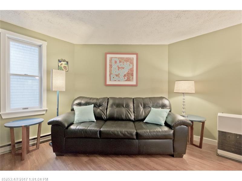 64 Munroe LN 64, Topsham, ME 04086