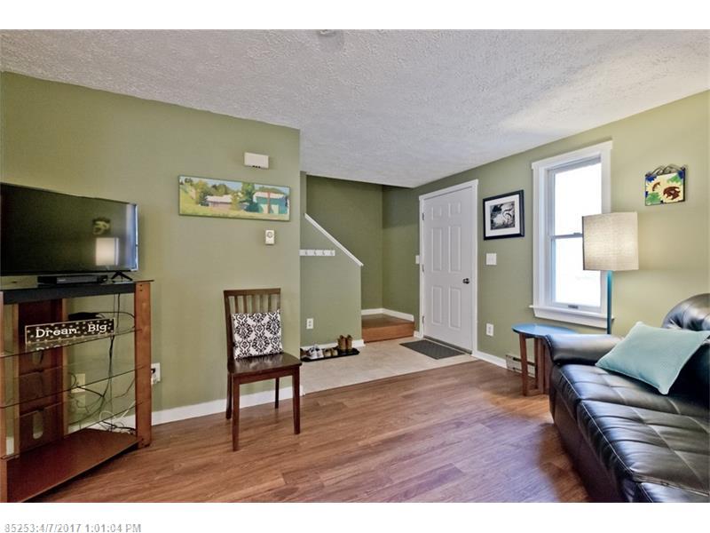 64 Munroe LN 64, Topsham, ME 04086
