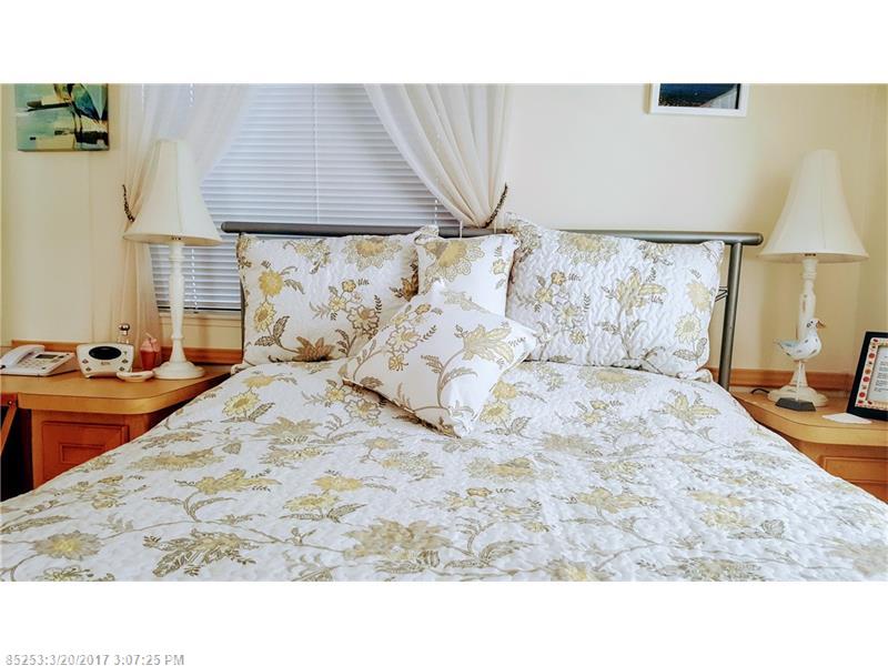 9 Bourne AVE C9 & C8, Wells, ME 04090