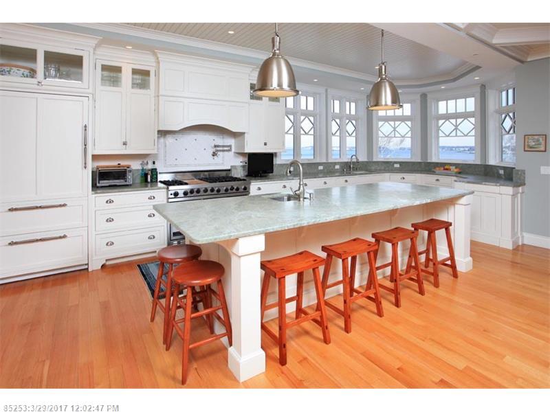7 Cragmoor RD, Cape Elizabeth, ME 04107