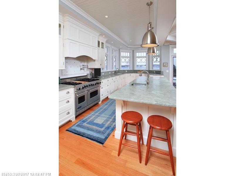 7 Cragmoor RD, Cape Elizabeth, ME 04107