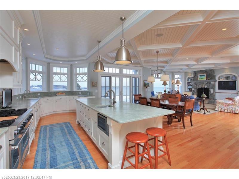 7 Cragmoor RD, Cape Elizabeth, ME 04107