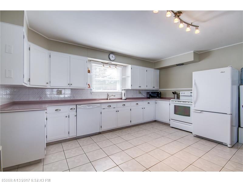 16 Candia ST, Auburn, ME 04210
