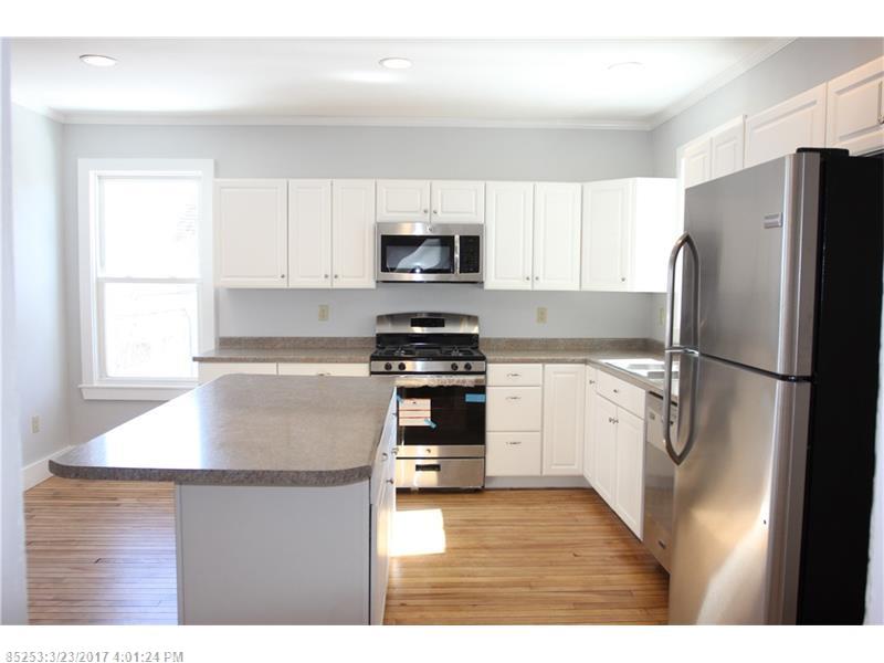 20 CHARLES ST, Auburn, ME 04210