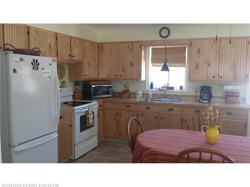 515 Merrow Rd, Auburn, ME 04210