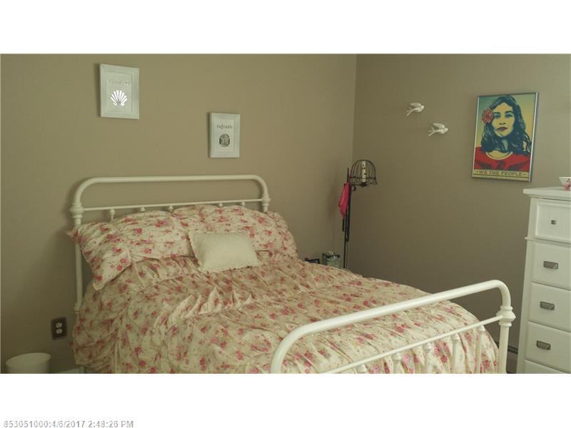 515 Merrow Rd, Auburn, ME 04210