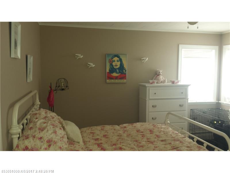 515 Merrow Rd, Auburn, ME 04210