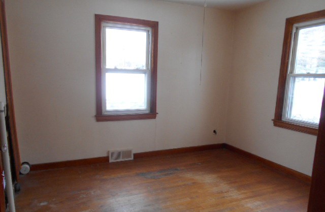20 Highland AveLewiston, ME, 04240Androscoggin County