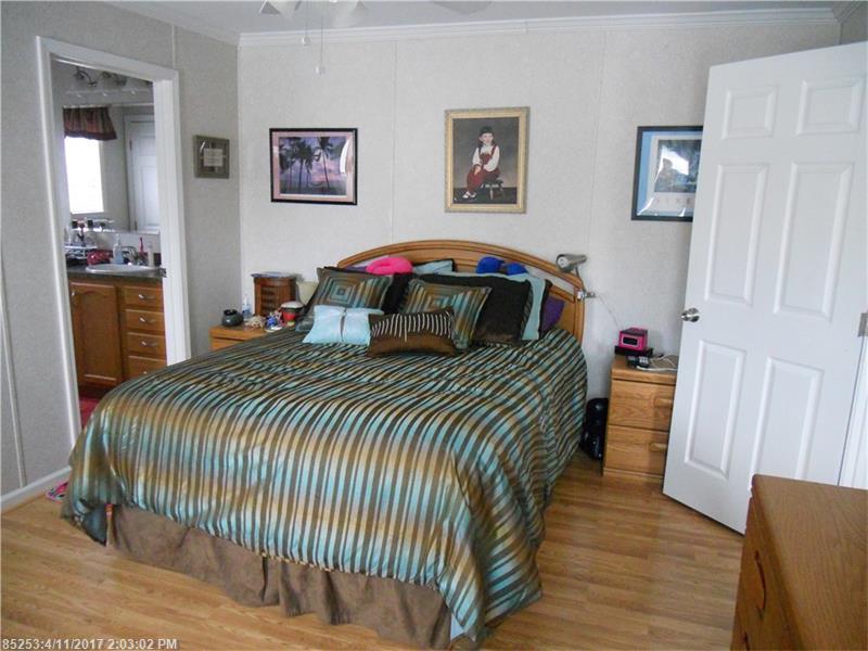 6 Toby PL, Lewiston, ME 04240