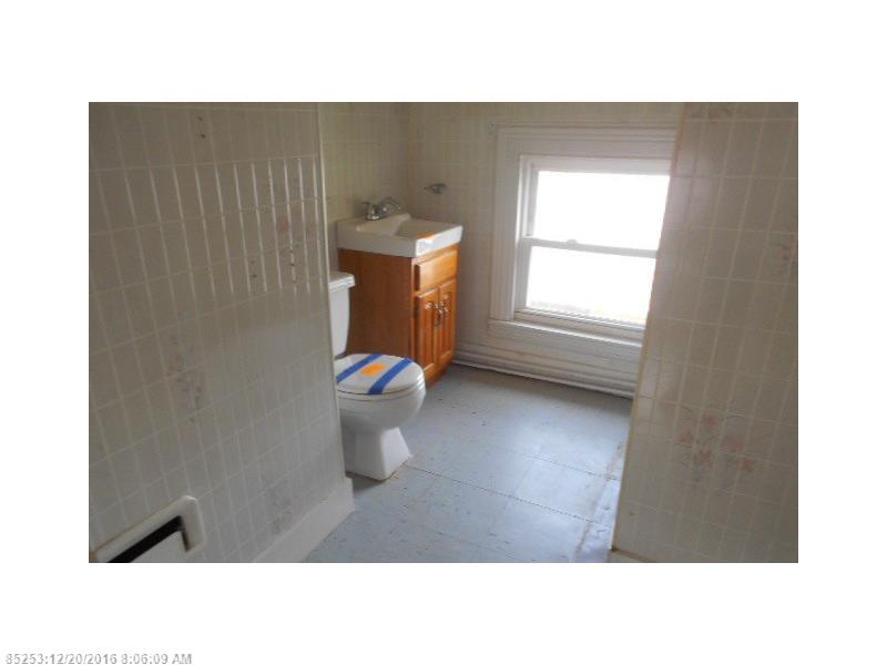 37 Sylvan RD, Lewiston, ME 04240