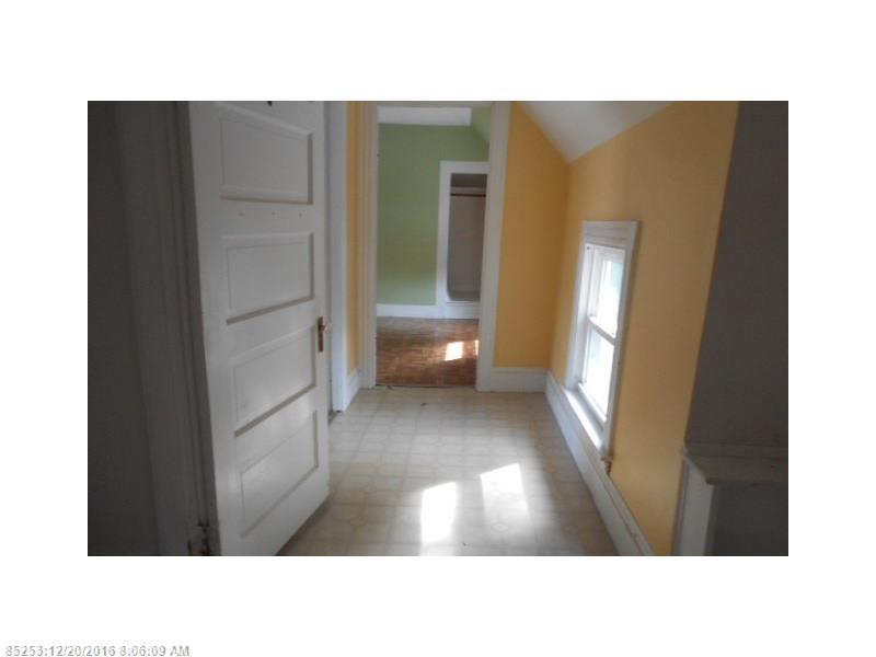 37 Sylvan RD, Lewiston, ME 04240