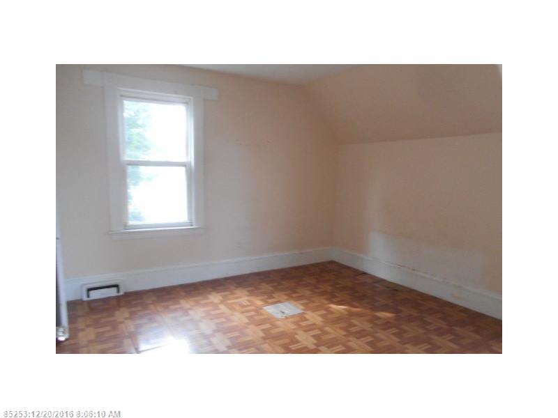 37 Sylvan RD, Lewiston, ME 04240