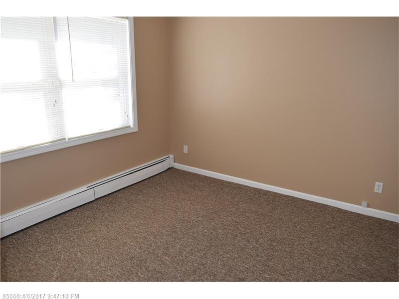 17 West View DR 4, Lewiston, ME 04240