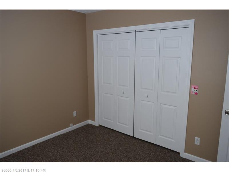 17 West View DR 4, Lewiston, ME 04240