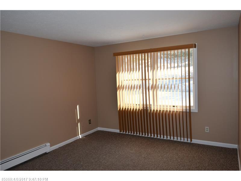 17 West View DR 4, Lewiston, ME 04240