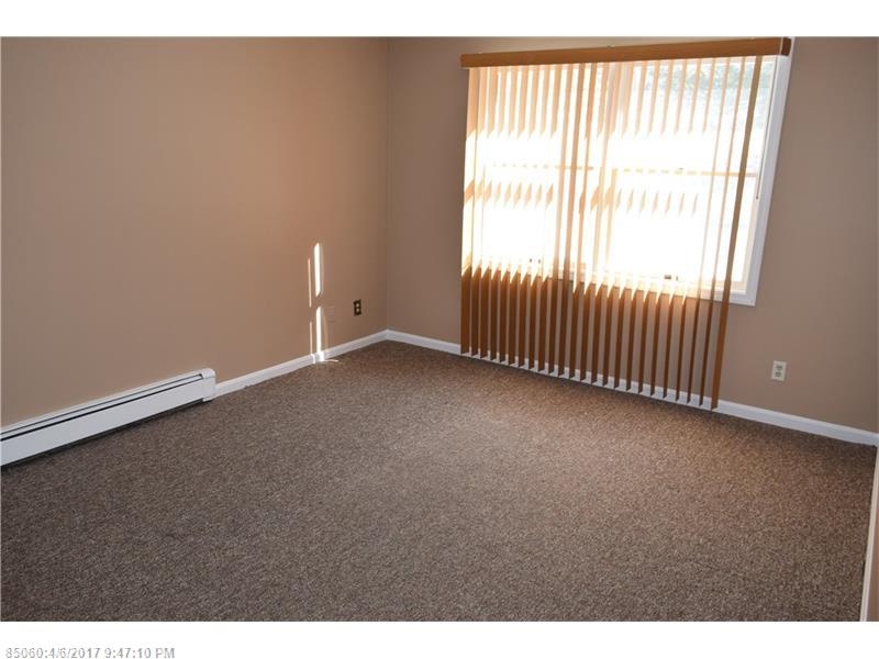 17 West View DR 4, Lewiston, ME 04240