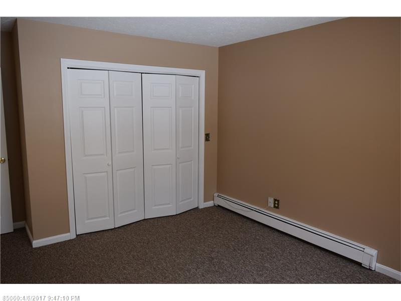 17 West View DR 4, Lewiston, ME 04240