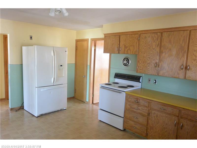 27 Burbank ST, Lewiston, ME 04240