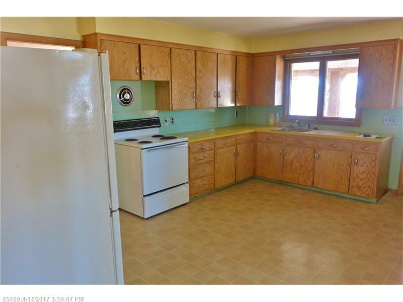 27 Burbank ST, Lewiston, ME 04240