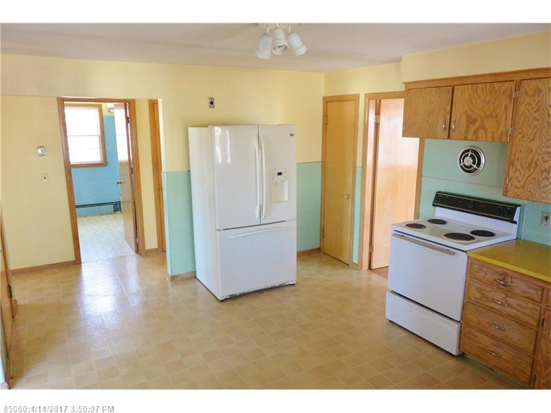 27 Burbank ST, Lewiston, ME 04240