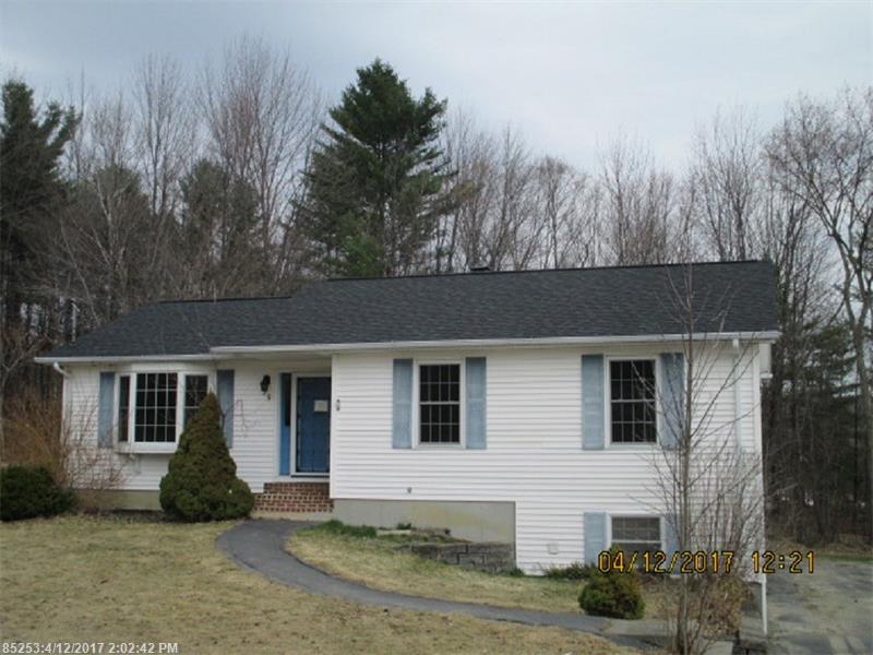 29 Orchard CIR, Lewiston, ME 04240