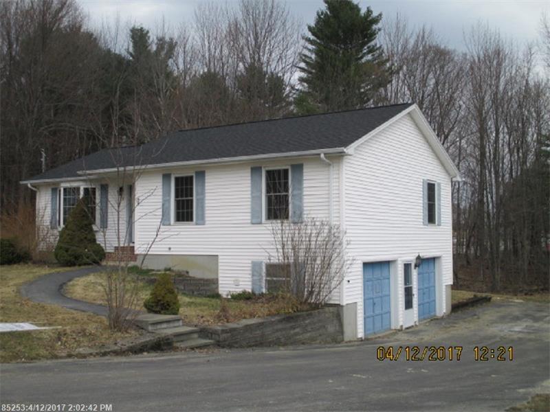 29 Orchard CIR, Lewiston, ME 04240