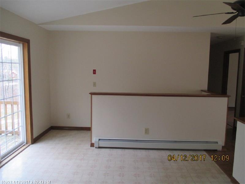 29 Orchard CIR, Lewiston, ME 04240