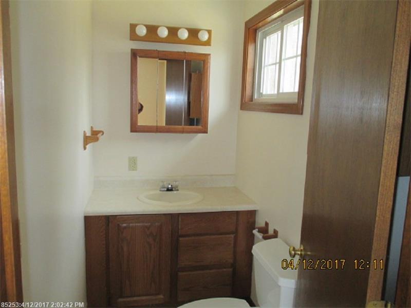 29 Orchard CIR, Lewiston, ME 04240