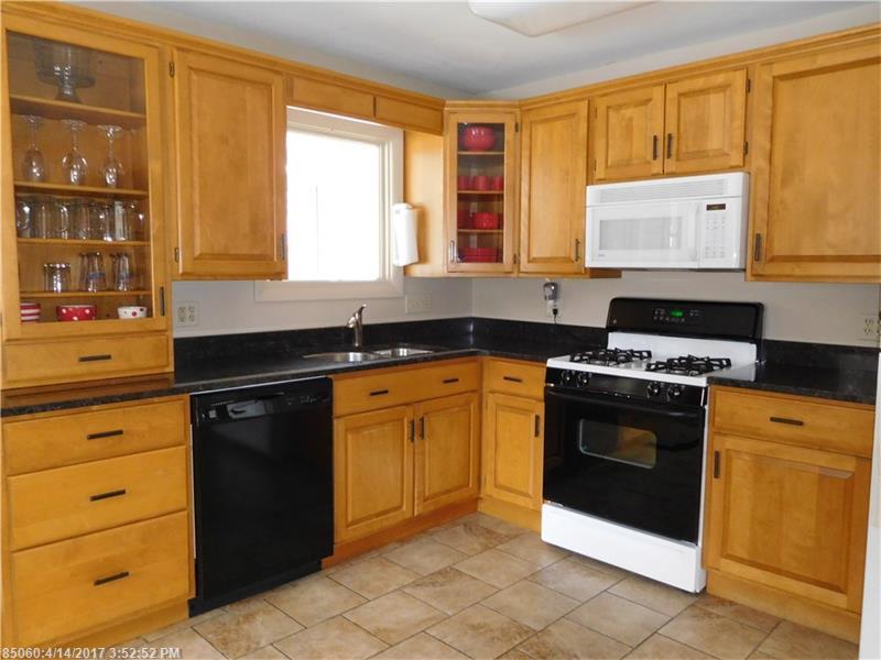 4 Swale LN, Lewiston, ME 04240