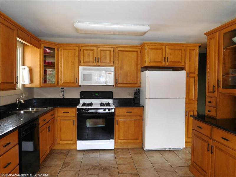 4 Swale LN, Lewiston, ME 04240