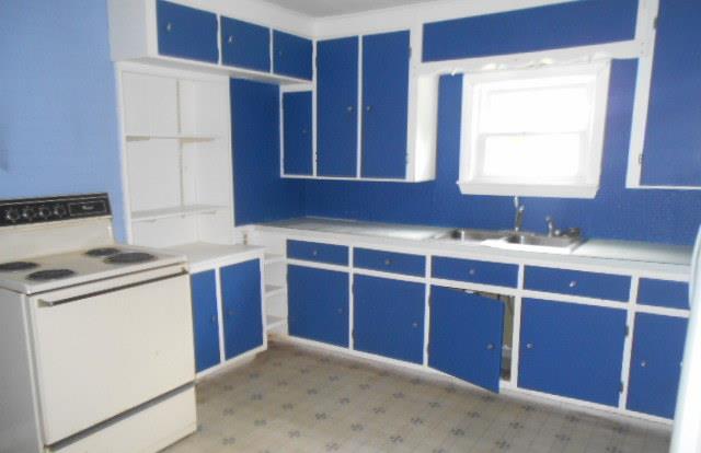 12 Ames AveLewiston, ME, 04240Androscoggin County
