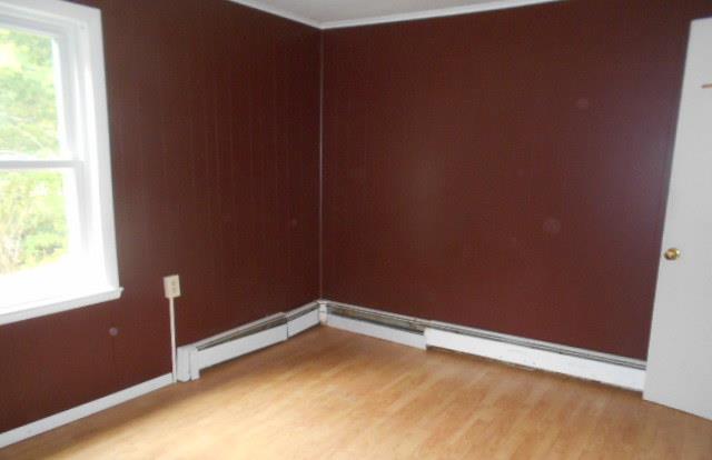 12 Ames AveLewiston, ME, 04240Androscoggin County
